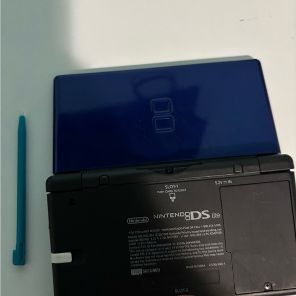 Nintendo DS lite console with case and all the games in good condition - Picture 6 of 8